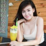 Bà tưng nâng mũi ở đâu? Lộ loạt ảnh nội y thời chưa thẩm mỹ